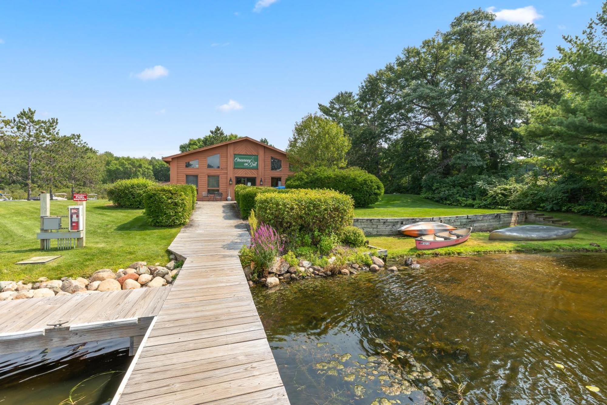 Causeway On Gull Resort Lake Shore Bagian luar foto